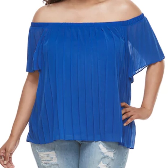 Jennifer Lopez Tops - + (Plus) Host Pick!NWT pleated cold shoulder shirt